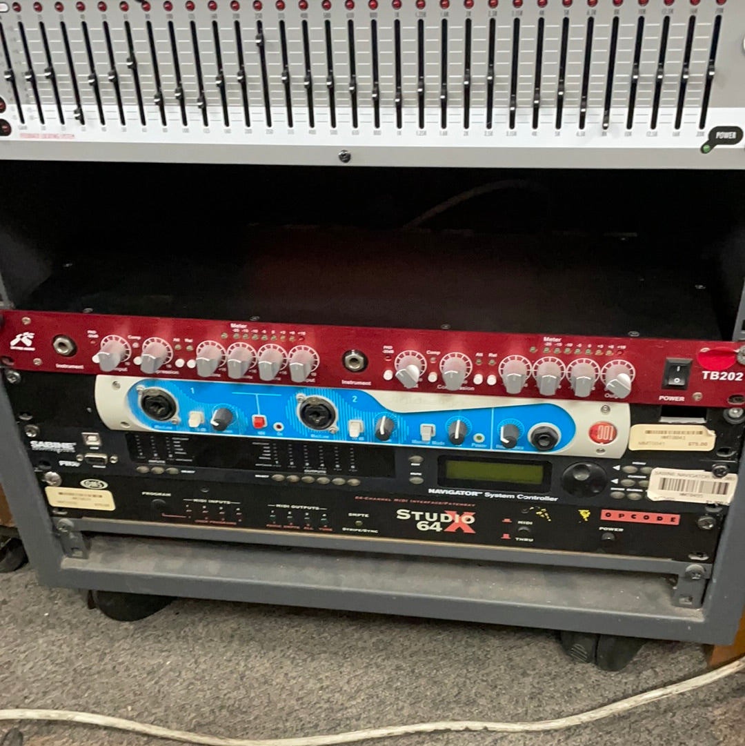 SM Pro TB202 Tube Mic Pre Amp - Musiclandshop